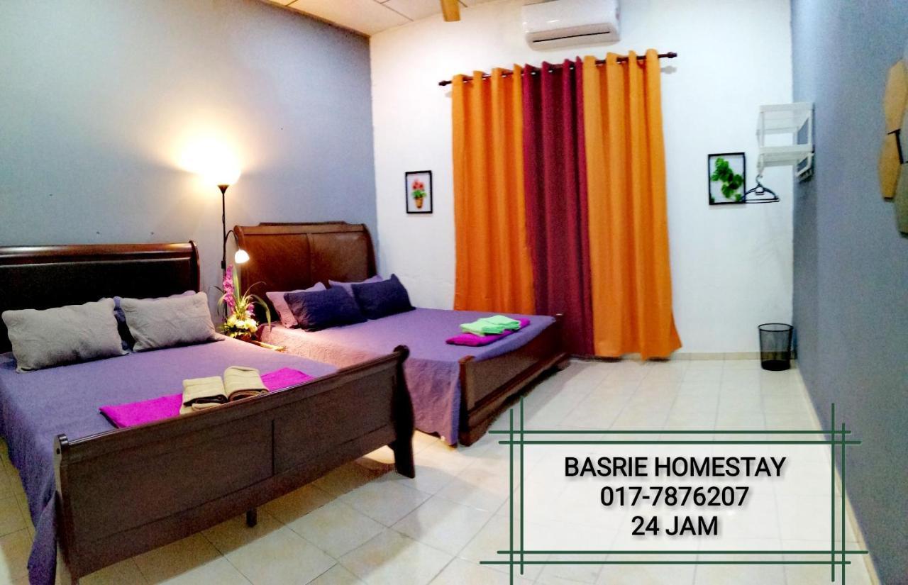 Basrie Villa "Mslim Only" - Mini Cinema , Private Pool , Wi-Fi , Netflix Muar Exterior photo