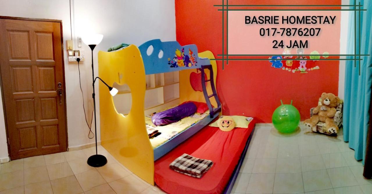 Basrie Villa "Mslim Only" - Mini Cinema , Private Pool , Wi-Fi , Netflix Muar Exterior photo